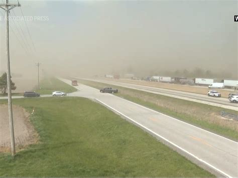 At least 6 dead after dust storm causes crashes in Illinois